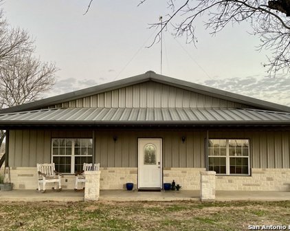 3442 State Highway 97 E, Floresville