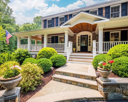 1009 Galium Ct, Mclean