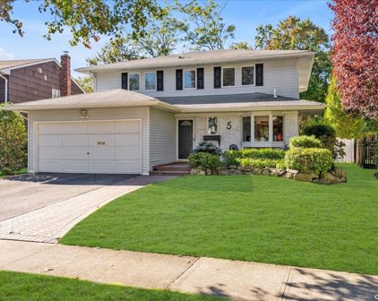 5 Schooner Lane, Port Washington