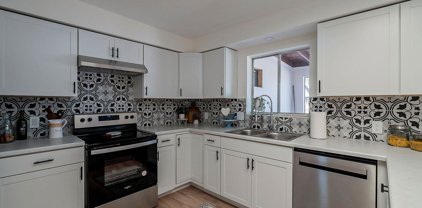 111 E La Grosella, Green Valley
