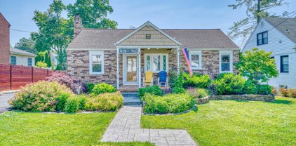 619 Round Oak Rd, Towson