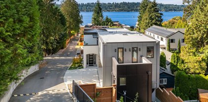 13335 Holmes Point Drive NE, Kirkland