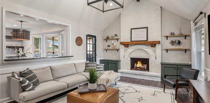 606 SE Adobe Drive, Lee's Summit