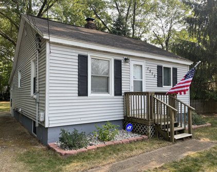 1513 NORWICH Avenue, Norton Shores