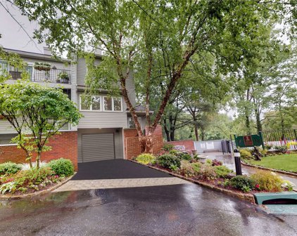 99 Waterside Close, Eastchester