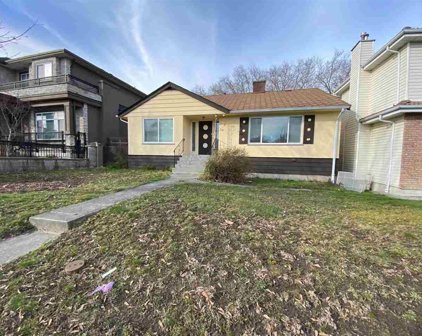 115 E 41st Avenue, Vancouver