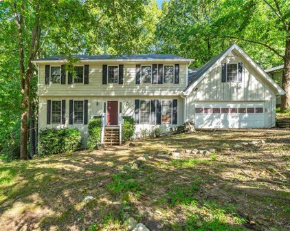 330 Clear Creek Court, Roswell