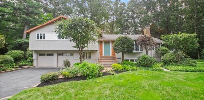 123 Barton Dr, Sudbury