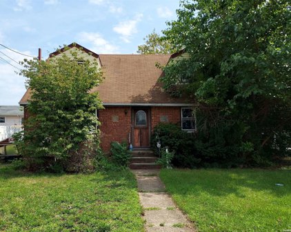 3 Crescent Street, Hicksville