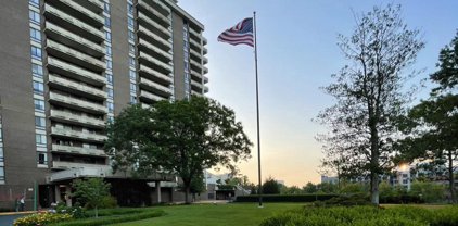 1800 Old Meadow Rd Unit #405, Mclean