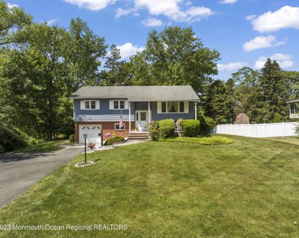 23 Holiday Road, Manalapan