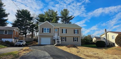 327 Dogwood Rd, Winchester