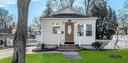 1517 13th Street, West Babylon