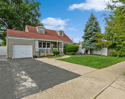5 Crestwood Boulevard, Farmingdale