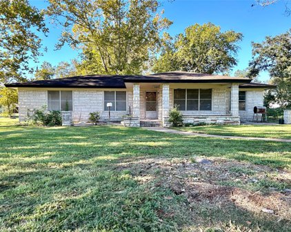 305 N Elm Street, Sweeny