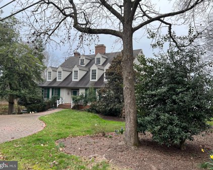 6049 River Dr, Lorton