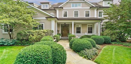 4 Crown Circle, Eastchester