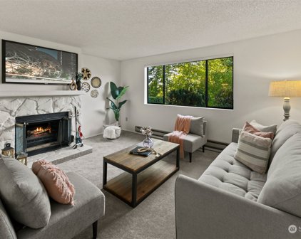 1633 Eagle Ridge Drive S Unit #A5, Renton