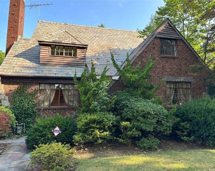 105 Meadow Street, Garden City