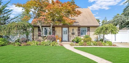 15 Haven Lane, Levittown