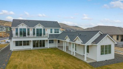 1232 Meadow Hills Drive, Richland