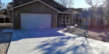 425 Rainbow Dr, Lakehills