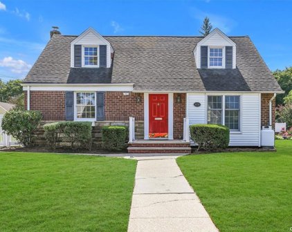 879 Hemlock Street, Franklin Square