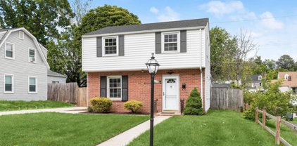 1228 Seven Oaks Rd, Arbutus