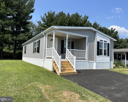 717 Laura Ln, York