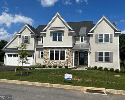 206 Walnut Tree Ln, Malvern
