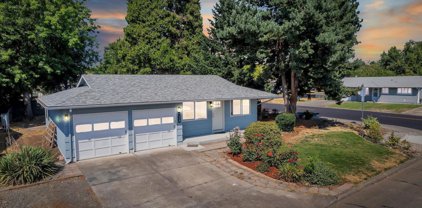 113 Columbia Dr, Woodburn