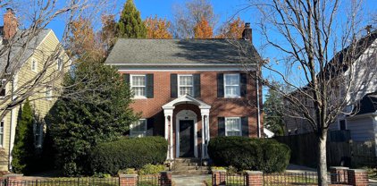 1423 N Highland St, Arlington