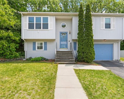 32 Lawnacre  Drive, North Providence