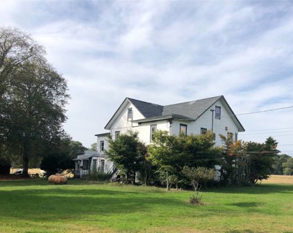 62 A Belleview Avenue, Center Moriches