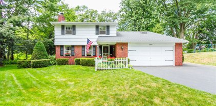 5 Pine Knoll  Drive, Chili-262200
