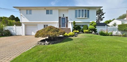 273 N Syracuse Avenue, Massapequa