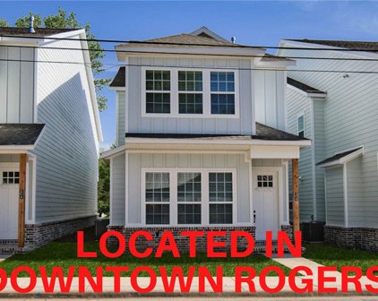 506 W Persimmon  Street, Rogers