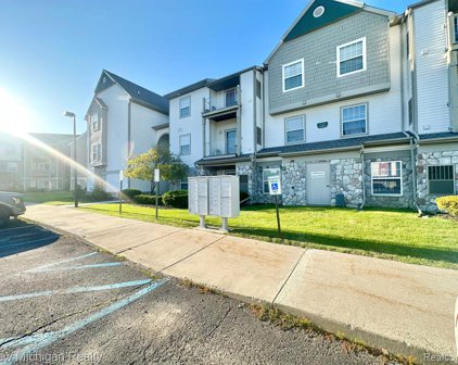 15200 SILVER Unit 302, Fenton