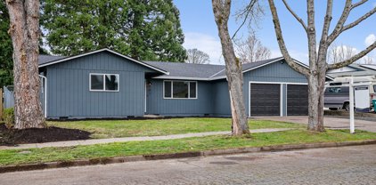 901 N HULET AVE, Newberg