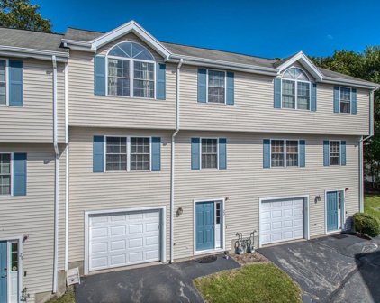 985 Trapelo Rd Unit 22, Waltham