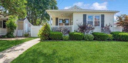 135 E Clearwater Road, Lindenhurst