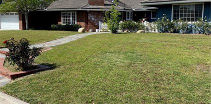 1271 Brittany Cross Road, North Tustin