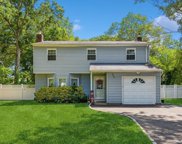 468 Twin Bark Avenue, Holbrook image