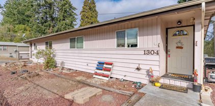 1304 Grape St