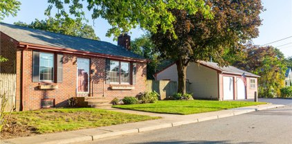 32 Upland Avenue, East Greenwich