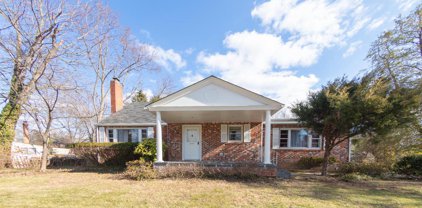 3307 Beechtree Ln, Falls Church