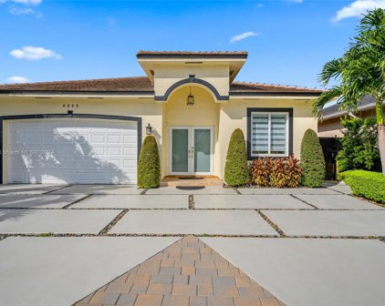 8855 Nw 146th Ln, Miami Lakes