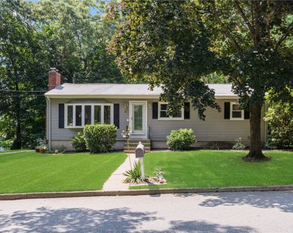 11 Mitola Drive, North Kingstown