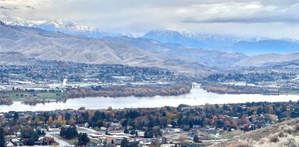894 NE Conner Court, East Wenatchee