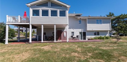 8 Bayberry Hill  Road, Narragansett